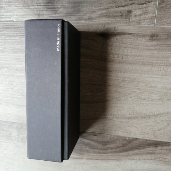 TAGHeuer Sun Glass Box - Picture 2 of 3